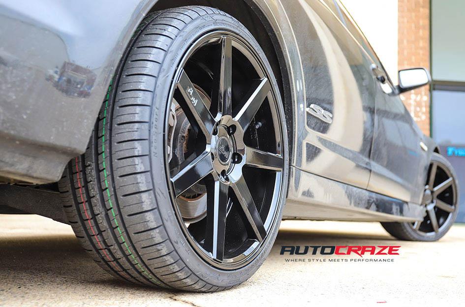 HOLDEN-COMMODORE-VERONA-GLOSS-BLACK
